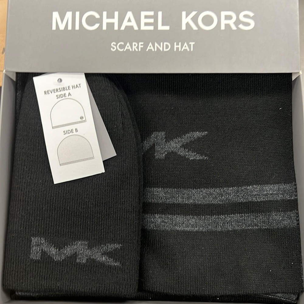 MICHAEL KORS Scarf & Hat